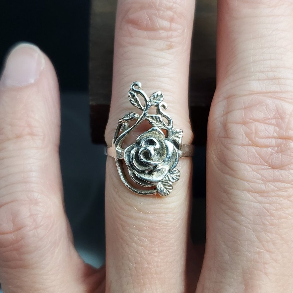 Size 6.25 Sterling Silver Nature Rose Ring